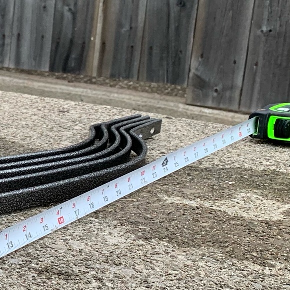 SOLD⭐️NEW PRICE⭐️6 Packs of 5 METAL PORCH PICKETS made in 🇨🇦 30 unused pieces - Picture 8 of 11